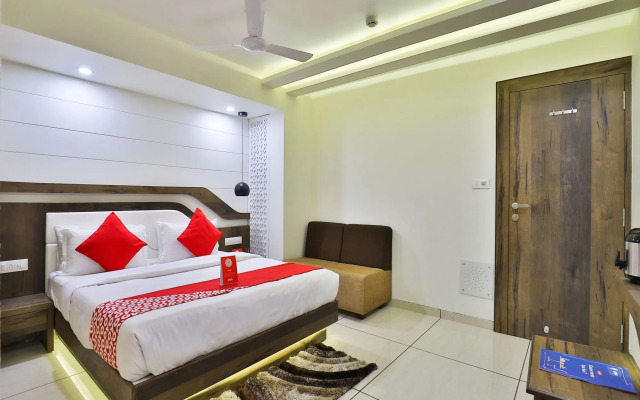OYO 15453 Hotel Pearl