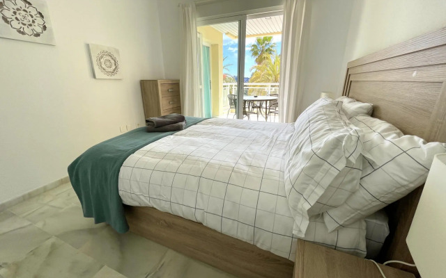 South facing apartment, 7 mins walk from beach