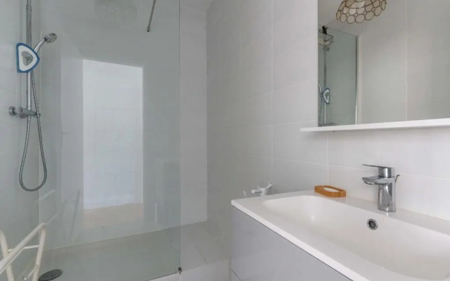 Bright 70m Cosy Near the Beach