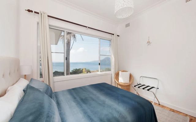 Sand Beach House - breathtaking view, and amazing position directly opposite the beach!