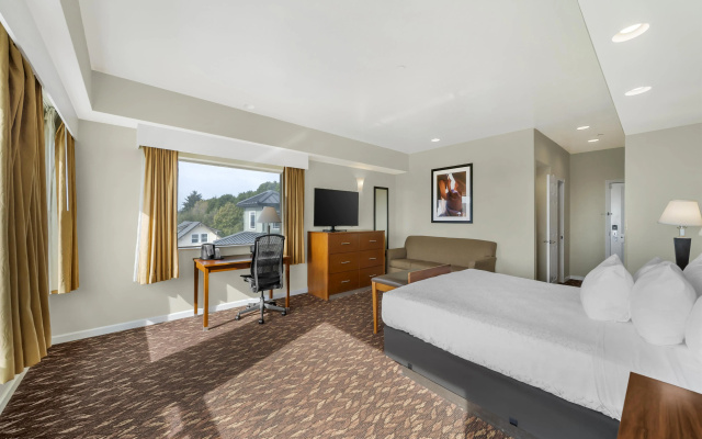 Best Western Plus Northwoods Inn