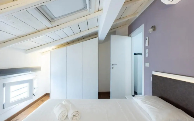 Asinelli in Bologna with 1 bedrooms and 1 bathrooms