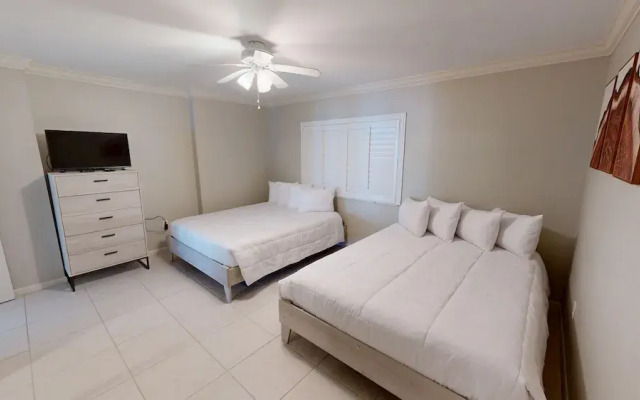 Shoreline Towers 1074 2 Bedroom Condo