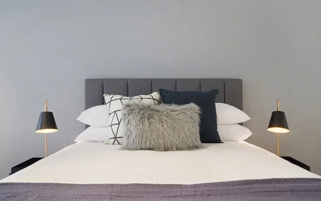 Central 1-bedroom Apartment With City Views
