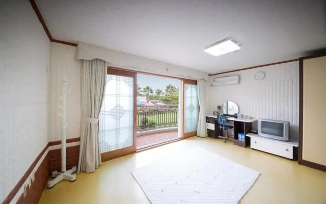 Seogwipo Jejuhae-anhyuyang Pension