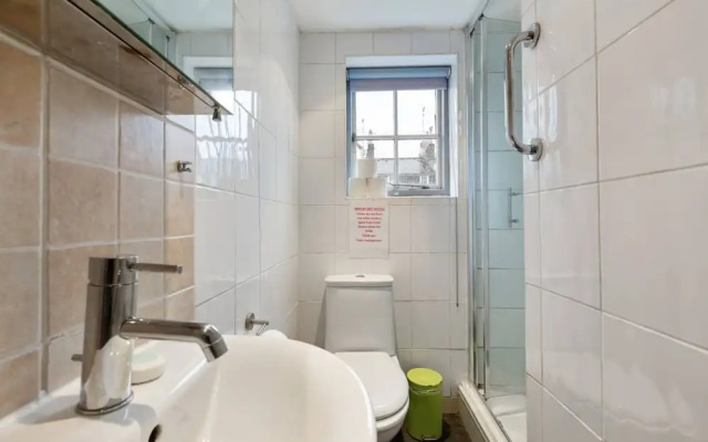 Comfortable 2 Bedroom Flat With Good Transport