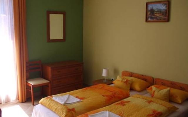 Várfürdő-Panzió Apartmanház