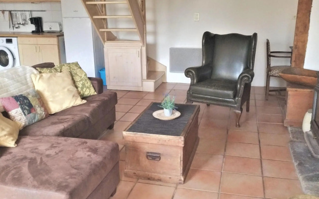 Tranquil Holiday Home in Auriac with Outdoor Swimming Pool