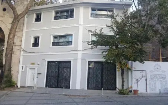Halit Vargün Apart