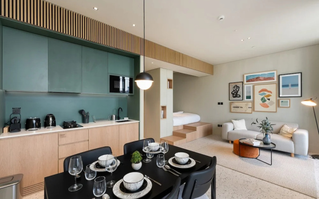 Sleek Business Bay Studio Burj View Balcony