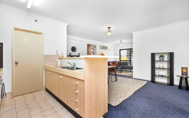 Oversized East Perth 2BR Pool Gym Parking