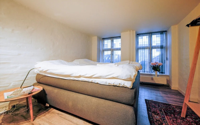 Lake - Pleasant 2-bdr Apt in City Center