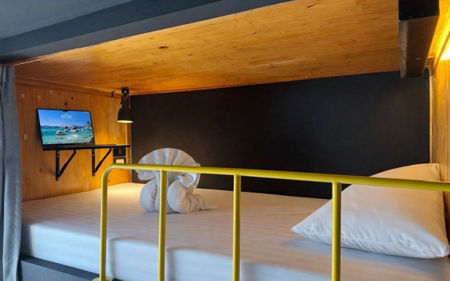 Free Way Kata Beach Hostel