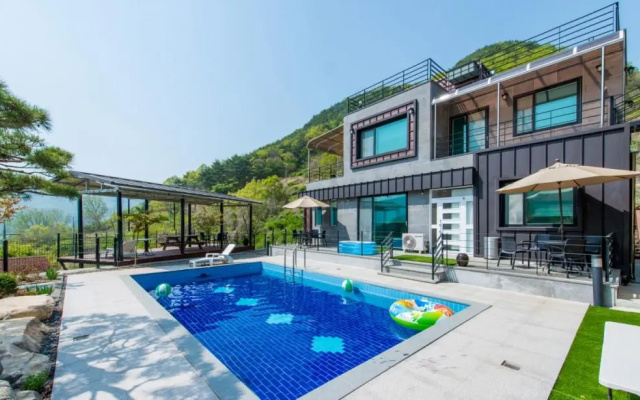 Milyang Poolvilla Pension