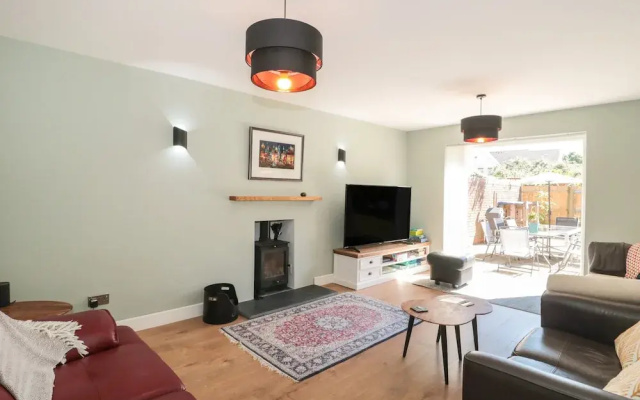1 Charlotte Close