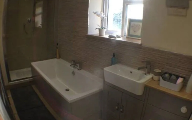Deri-Down Guest House