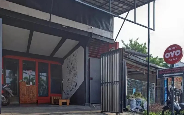 The Red by OYO Rooms