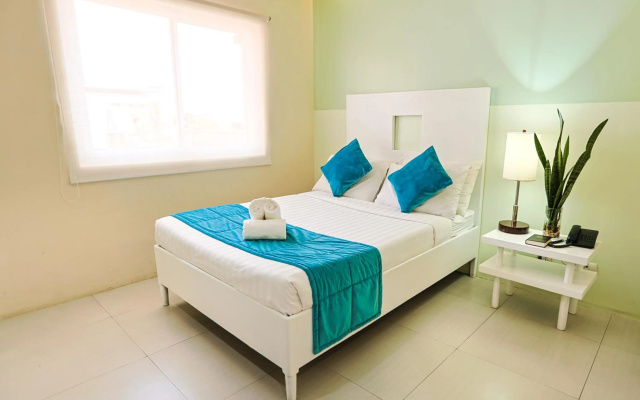 Holiday Suites Business District (Empire Suites Hotel)
