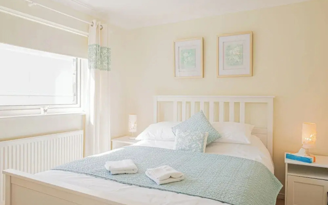 Central 2BD with Garden and Free Parking