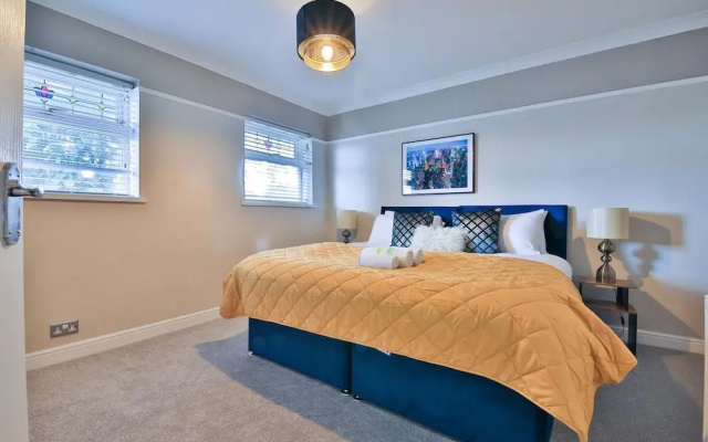 Spacious 3 Bed Home With Pool Table