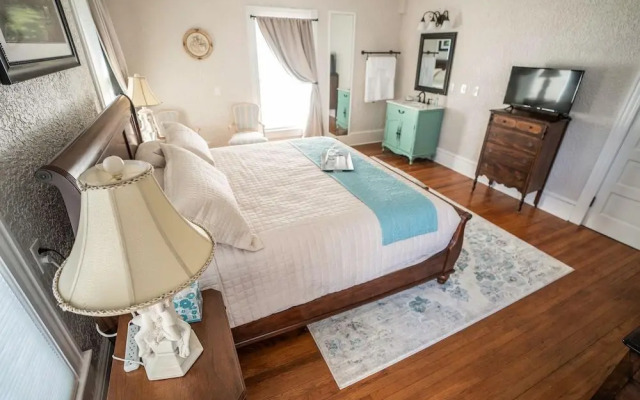 Live Oaks Inn