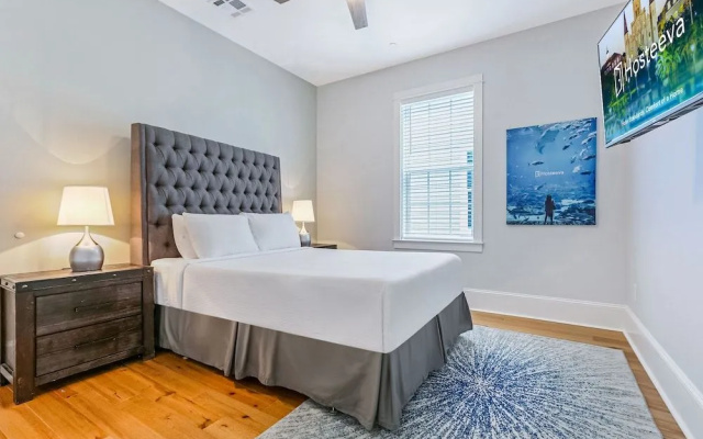 Spacious 5BR Urban Retreat with Balcony & Pool