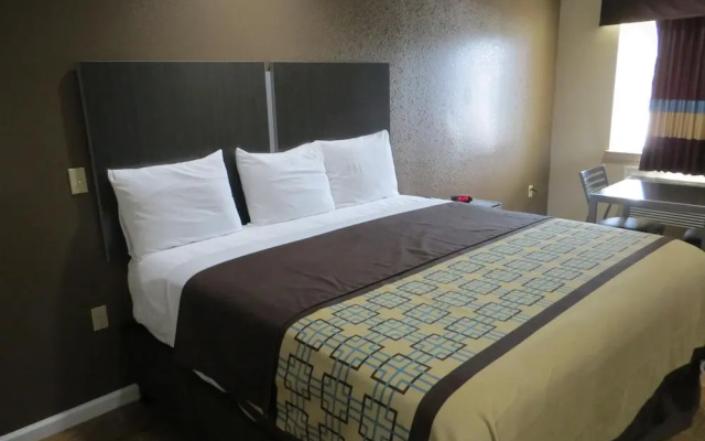 Scottish Inn & Suites