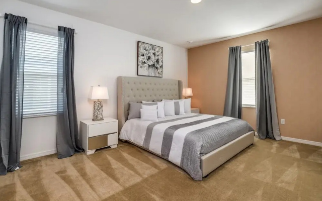 14 Bdrm 11 BA Sleeps 30