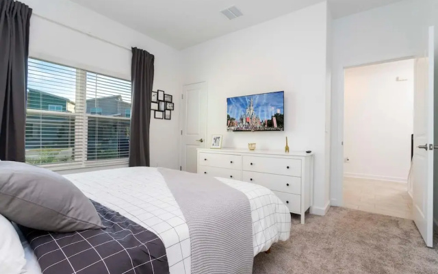 4379 SL- Enchantment 4BR Townhome With Pool