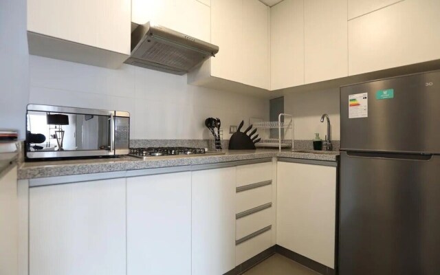 Beautiful Apt Half Block Away From Kennedy Park! 1