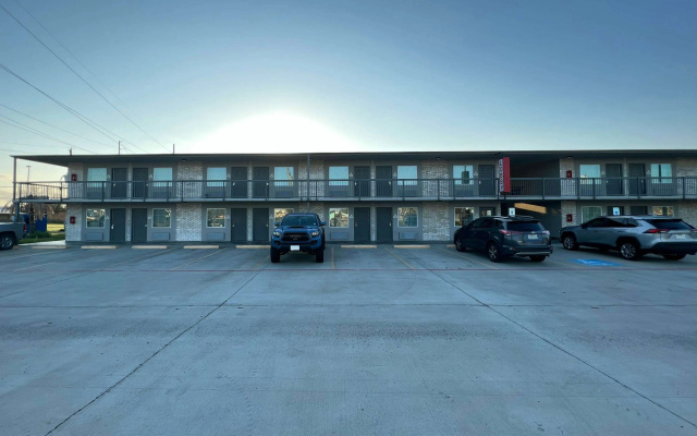 Super 8 by Wyndham Sulphur South