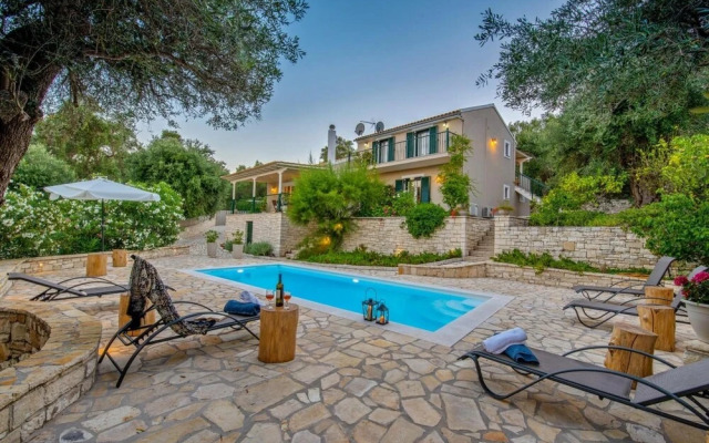 Maritina Villa - 2 BR House Surrounded by Olive Groves