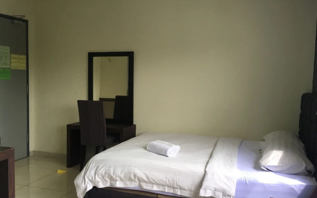 OYO 89856 MF Hotel