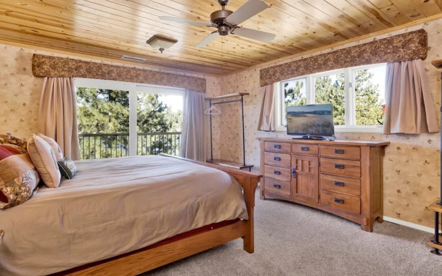 Cove Lakefront Chalet #2098
