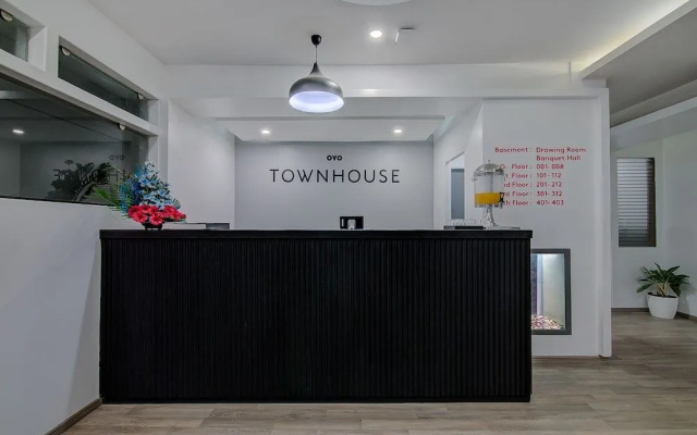 OYO Townhouse 047 Kanakpura Road