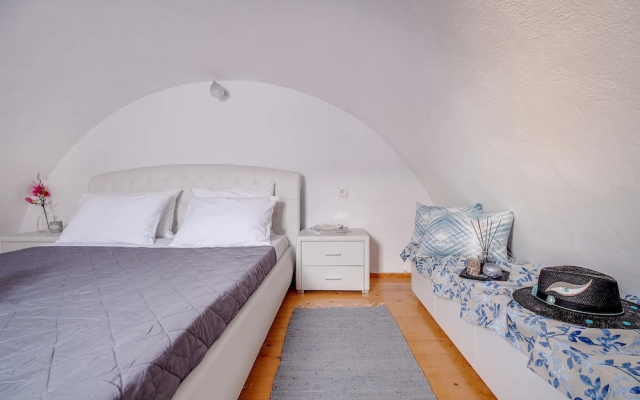 Paradise, Traditional Cycladic House