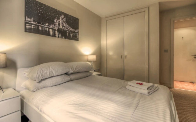 Modern, Spacious 1BR Central Manchester Flat for 4