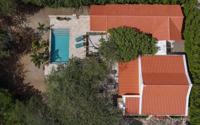 Secluded Villa With Pool3min to Beachfree Utilities
