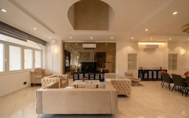 Grand Villa