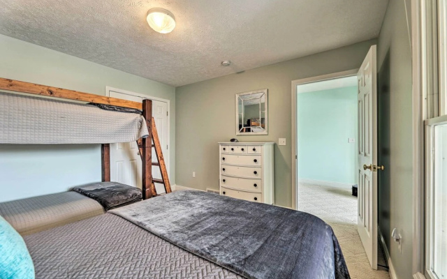 Bright Manistee Condo w/ Beach + Pool Access!