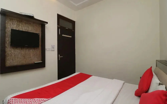 OYO 24723 Hotel Atul Palace