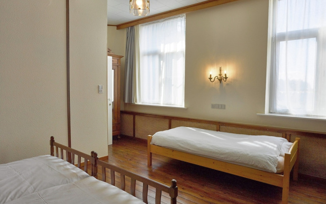 Spacious Holiday Home With Private Garden