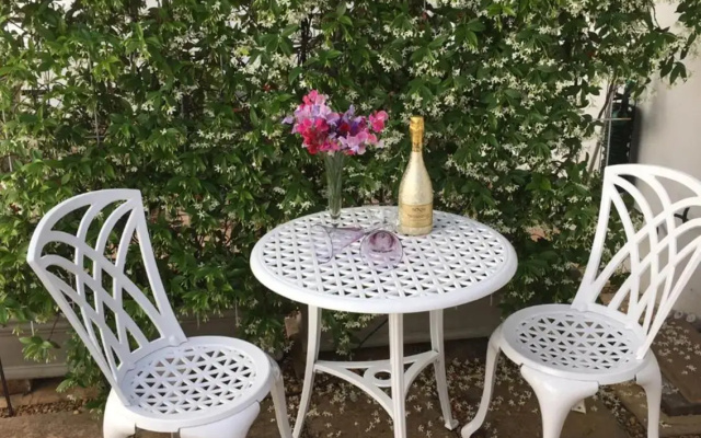 Summer Place, Southern Cross Drive, Constantia, Cape Town
