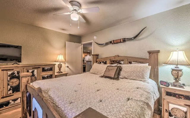 Pet-friendly Condo - 2 Mi to Ruidoso Downs!