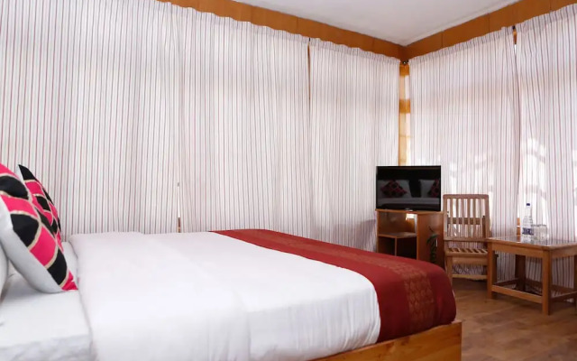 OYO 13759 Hotel Galwan Palace