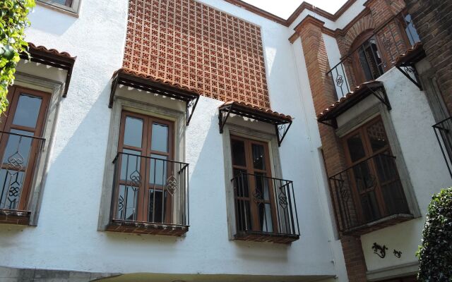 Отель Casa Coyoacan Мехико вид на фасад