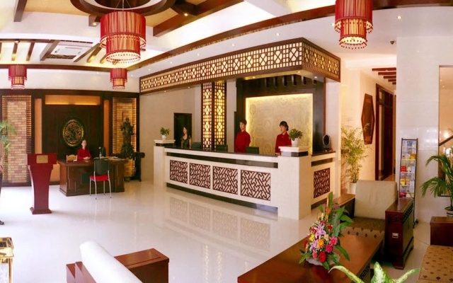 Huating Holiday Inn
