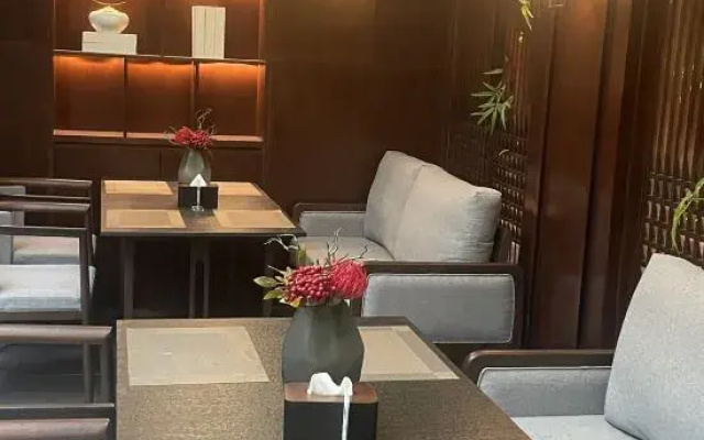 QIANNA HOTEL (Gongyi Huaxi Square)