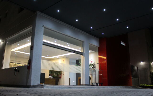 Eco Hotel Guadalajara Expo вид на фасад