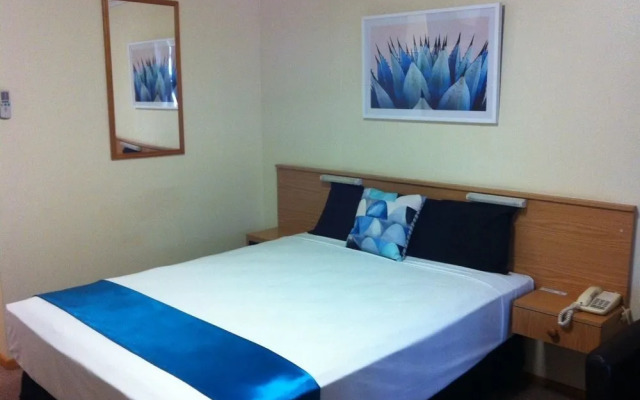 Comfort Inn Blue Shades
